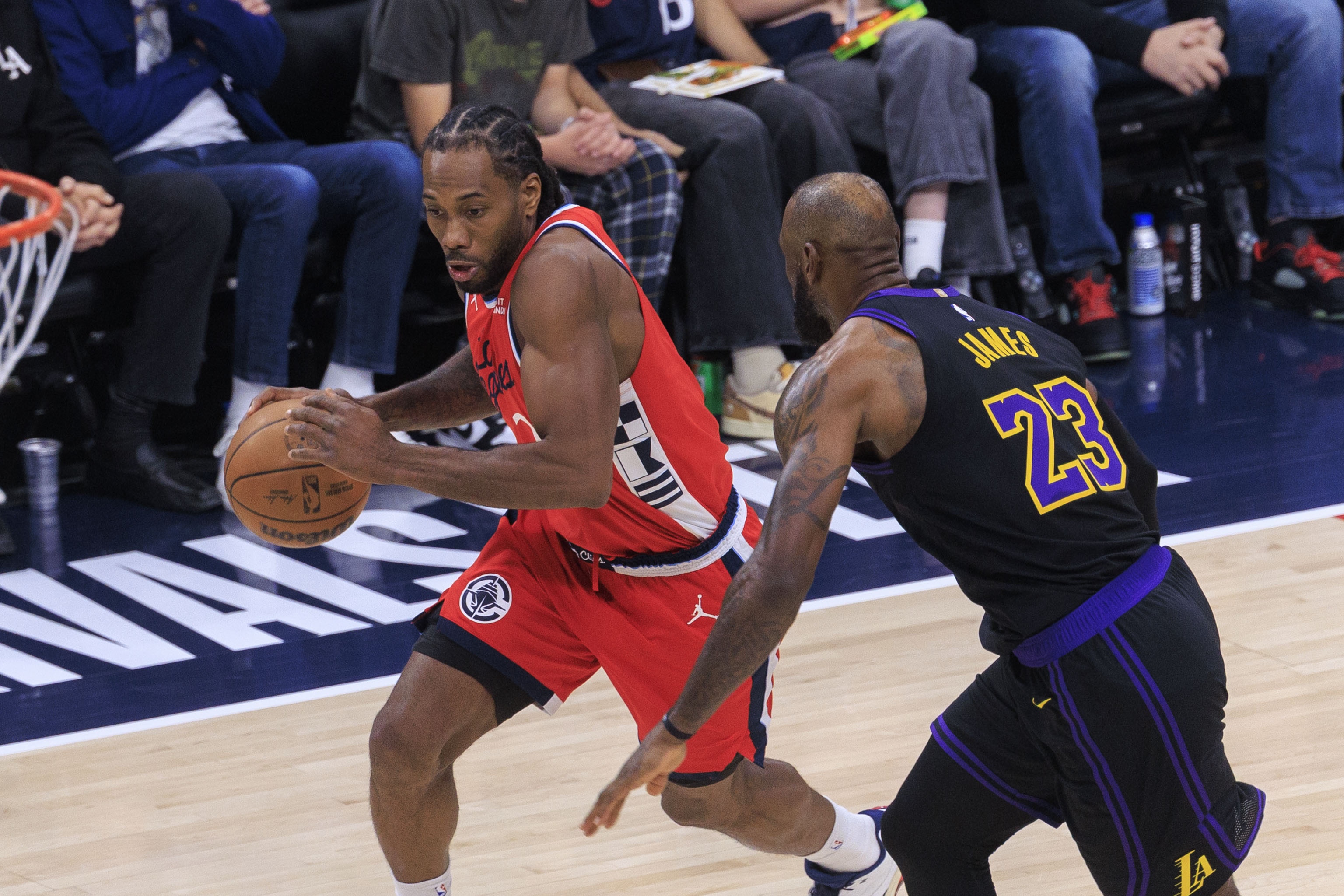 开云官网-ESPN：多队人员预测如果小卡合同被判作废 那詹姆斯可能加盟快船